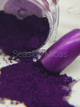 Load image into Gallery viewer, Purple Mirror Chrome Mica Pigment