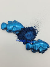 Load image into Gallery viewer, Light Blue Mirror Chrome Mica Pigment